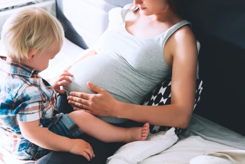 妊娠中のママと子供